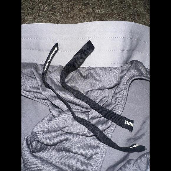 Nike Women’s Tempo LX 3” Shorts - Picture 3 of 12